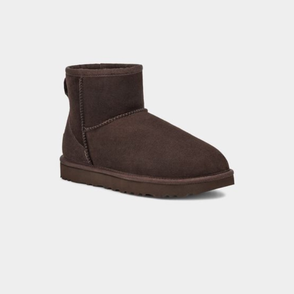 Chocolate Ugg mini boots size 7 brand new never worn